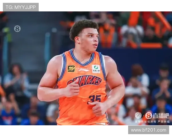 洛夫顿与卢伟口角后半场和解 更衣室气氛融洽